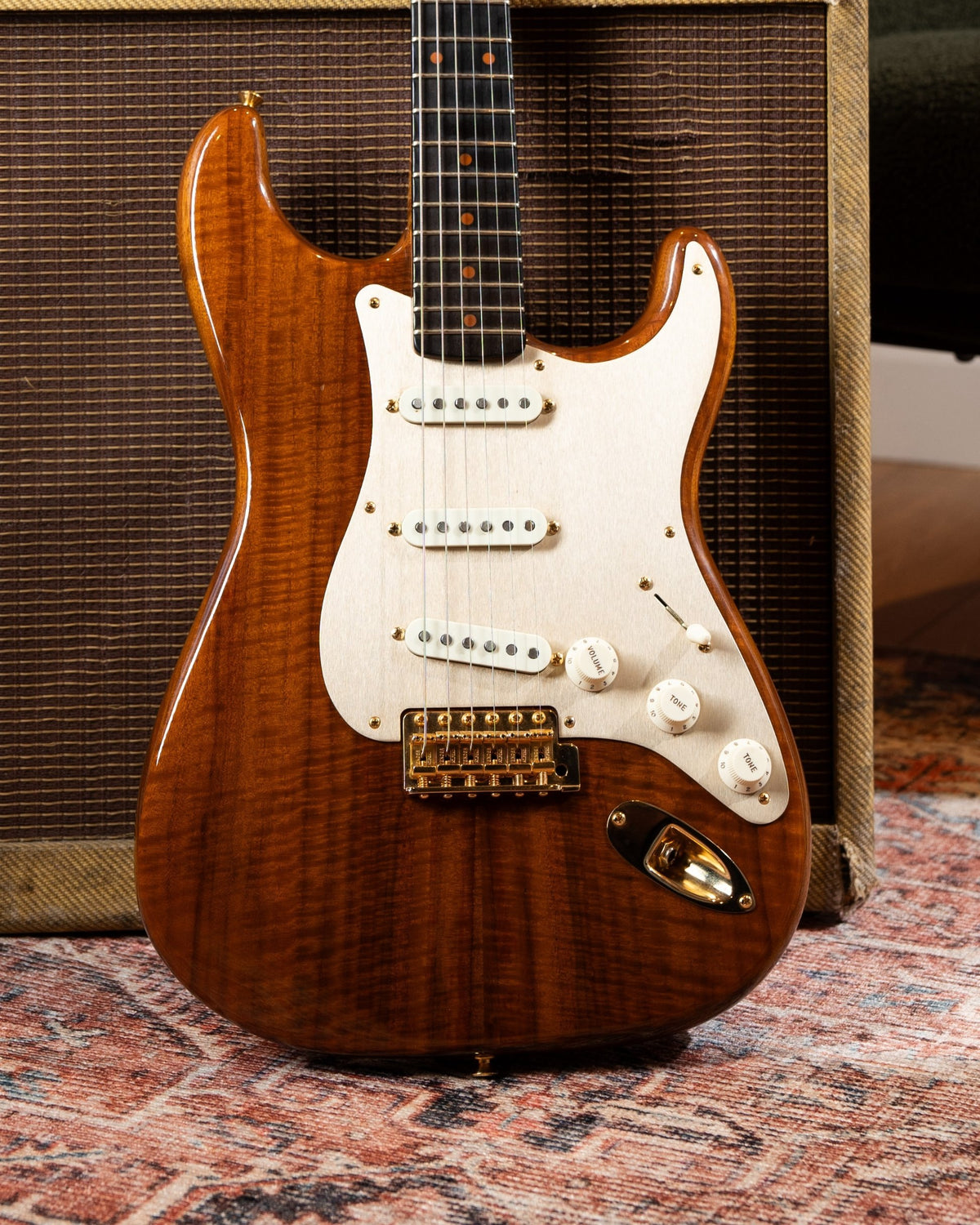 Fender Custom Shop Artisan Claro Walnut Stratocaster 2018