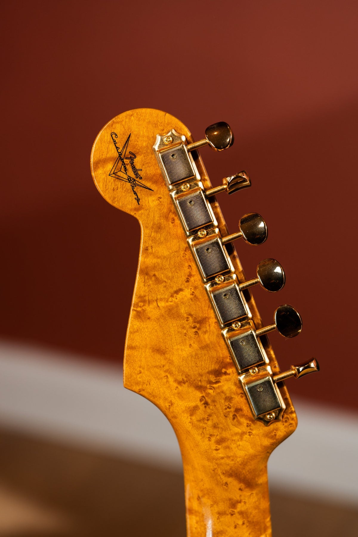 Fender Custom Shop Artisan Claro Walnut Stratocaster 2018