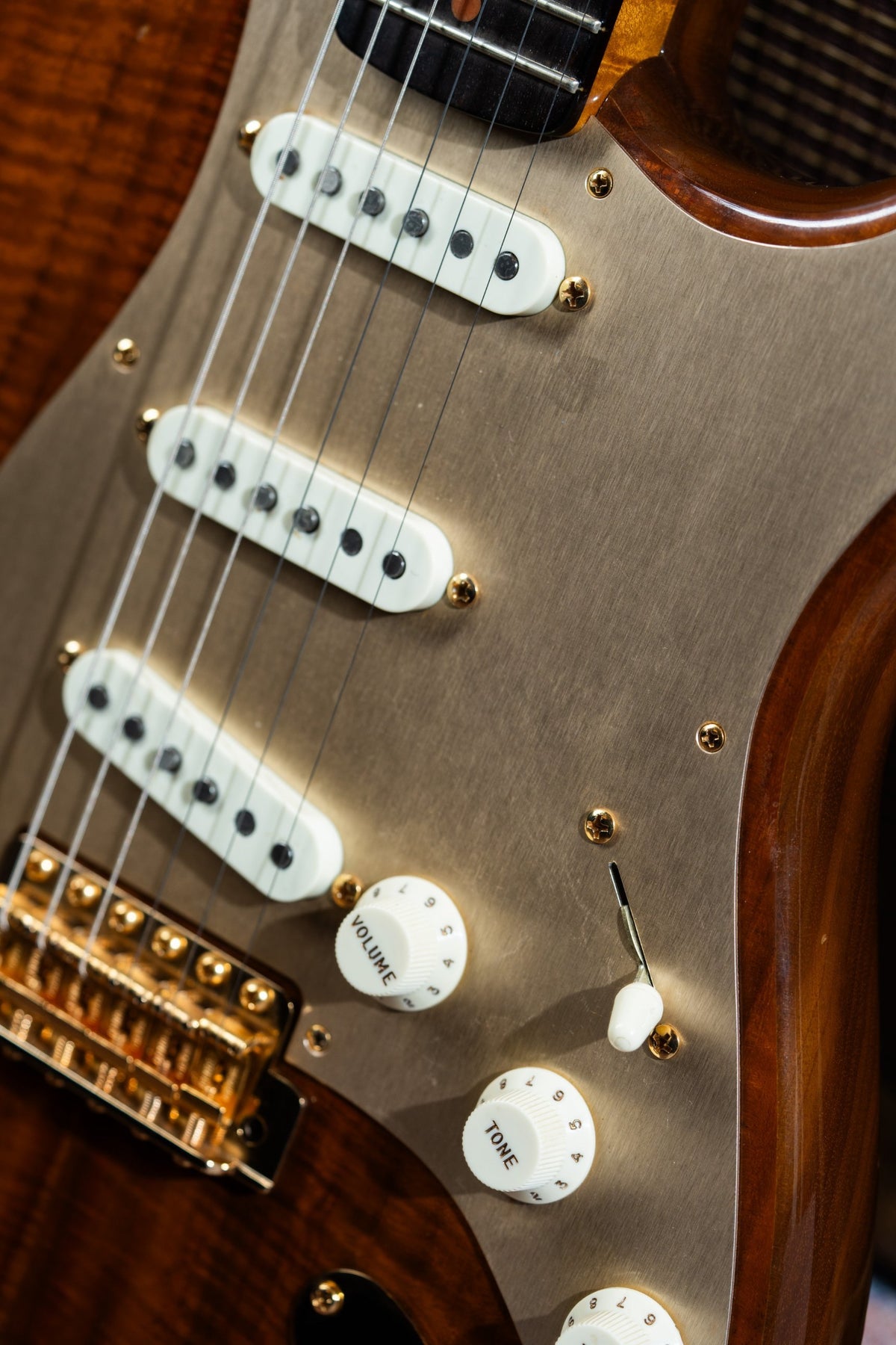Fender Custom Shop Artisan Claro Walnut Stratocaster 2018